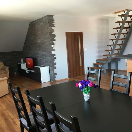 Spacious Apartment In Town Centre Nove Zamky Luaran gambar