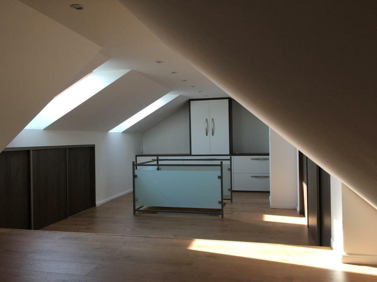 Spacious Apartment In Town Centre Nove Zamky Luaran gambar
