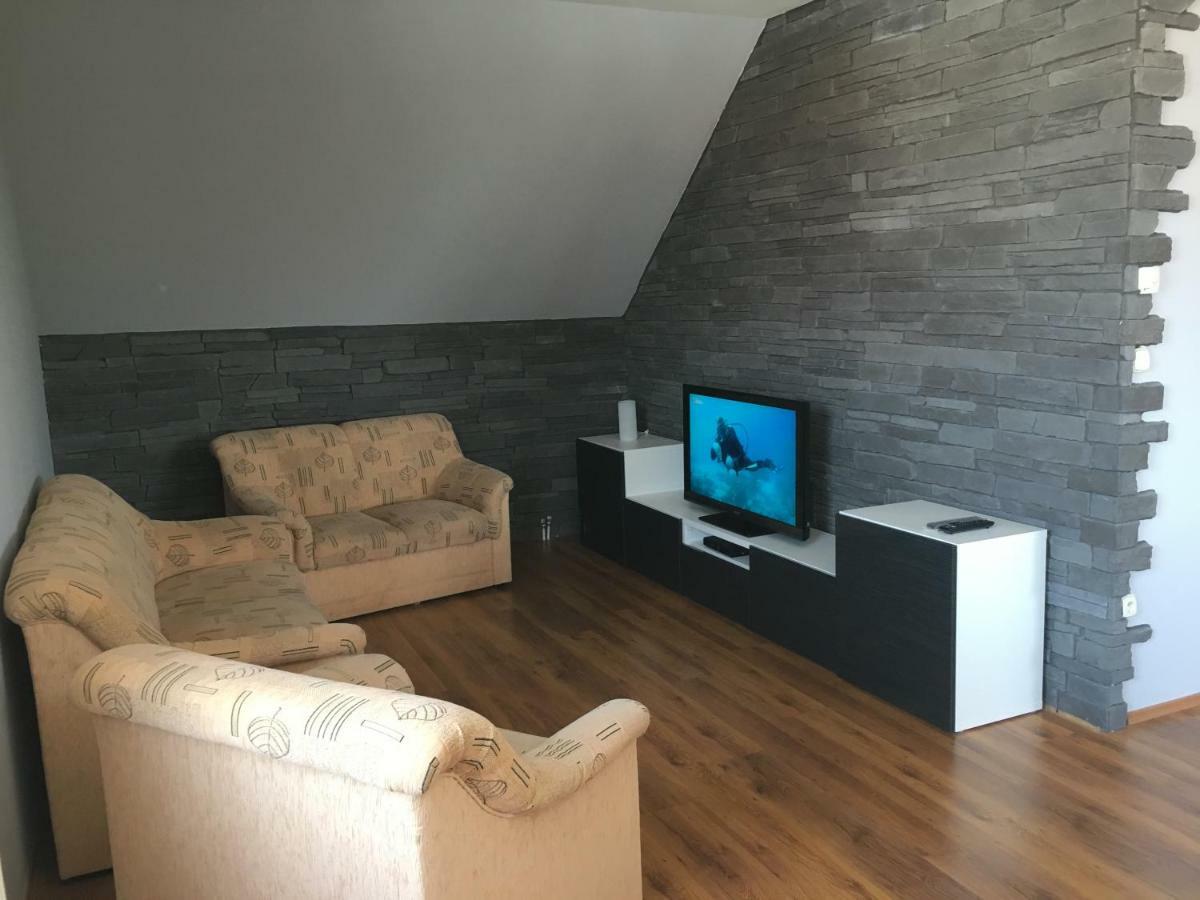 Spacious Apartment In Town Centre Nove Zamky Luaran gambar