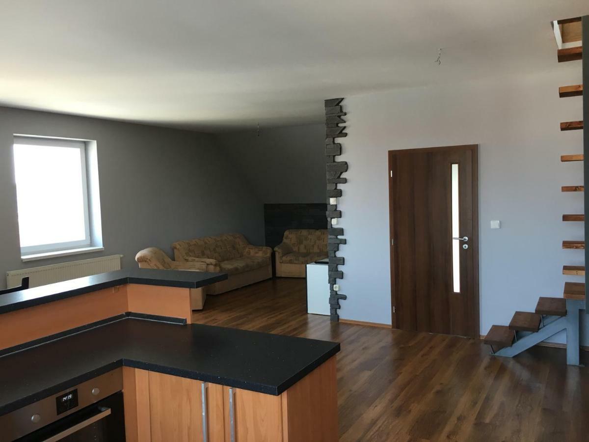 Spacious Apartment In Town Centre Nove Zamky Luaran gambar