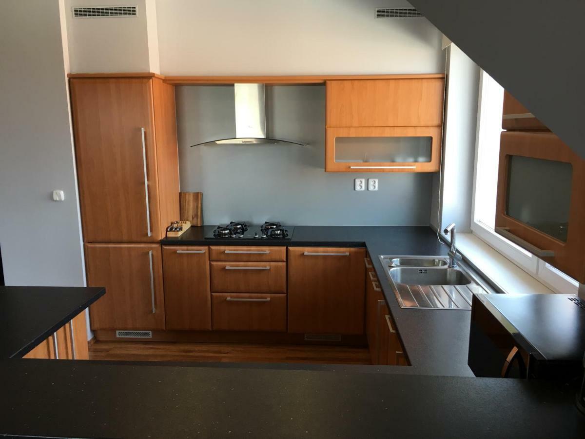 Spacious Apartment In Town Centre Nove Zamky Luaran gambar